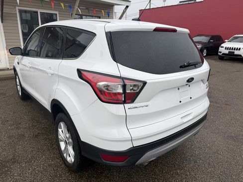 Used 2017 Ford Escape SE image 4