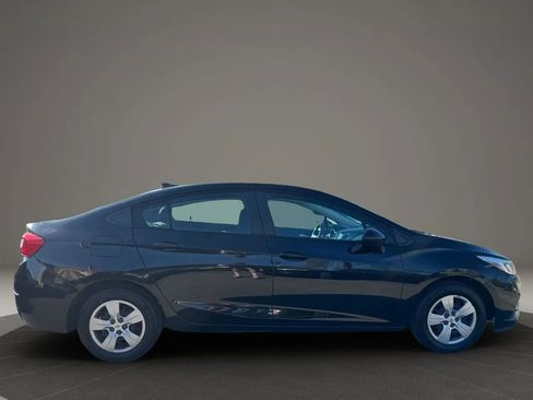 Used 2018 Chevrolet Cruze LS FWD image 4