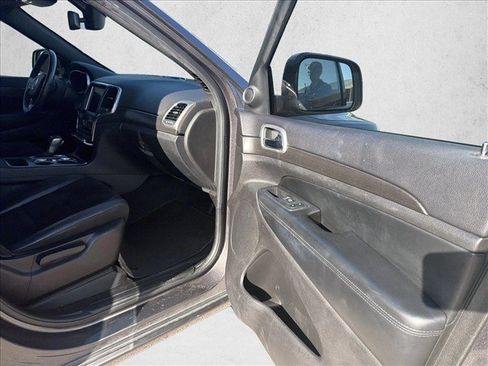 Used 2018 Jeep Grand Cherokee Altitude RWD image 24