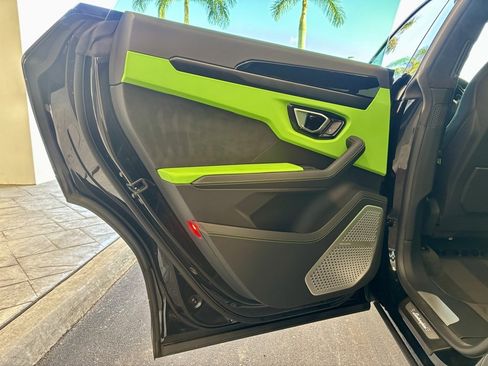 Used 2021 Lamborghini Urus image 20