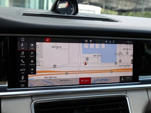 Used 2018 Porsche Panamera w/ Premium Package image 34