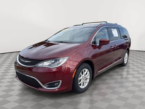Used 2020 Chrysler Pacifica Touring-L FWD image 10