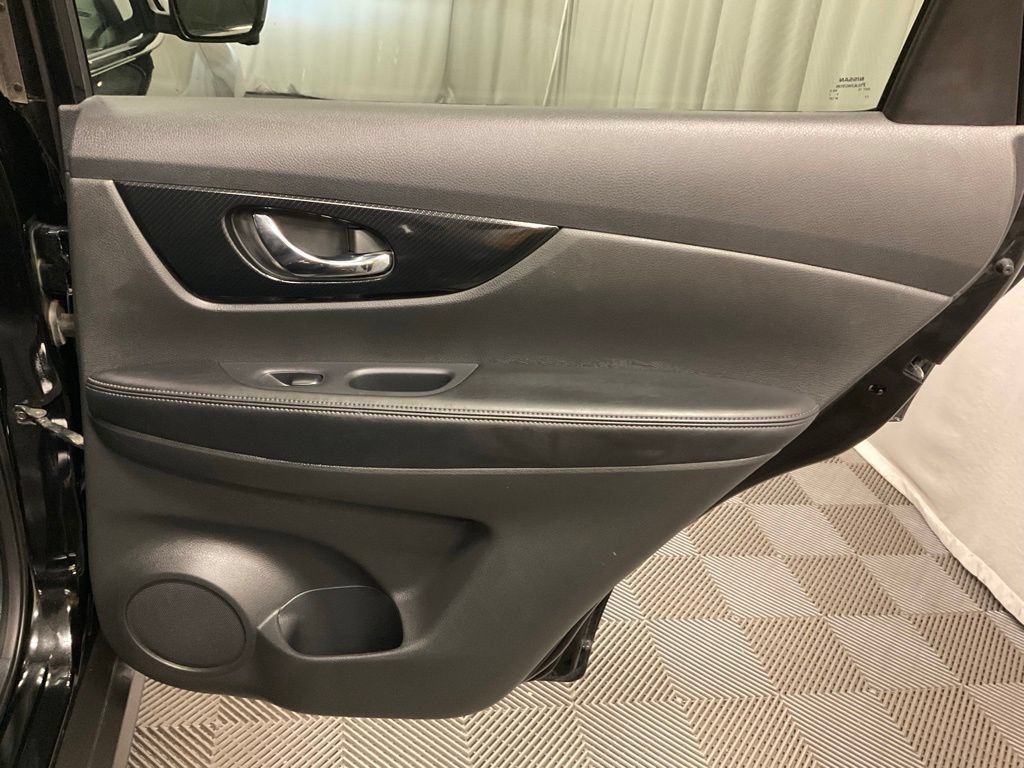 Used 2019 Nissan Rogue SL AWD/4WD image 29