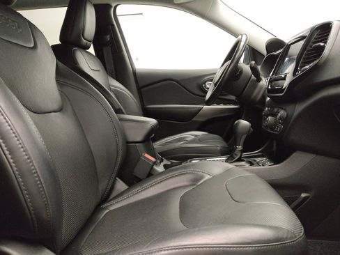 Used 2019 Jeep Cherokee Limited FWD image 21
