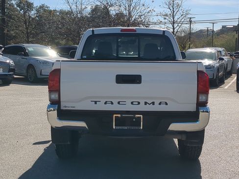 Used 2022 Toyota Tacoma SR5 w/ SR5 Appearance Package (SM) image 4
