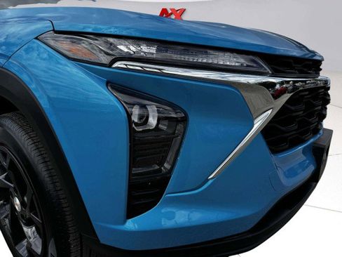 Used 2025 Chevrolet Trax LS w/ LS Convenience Package image 10