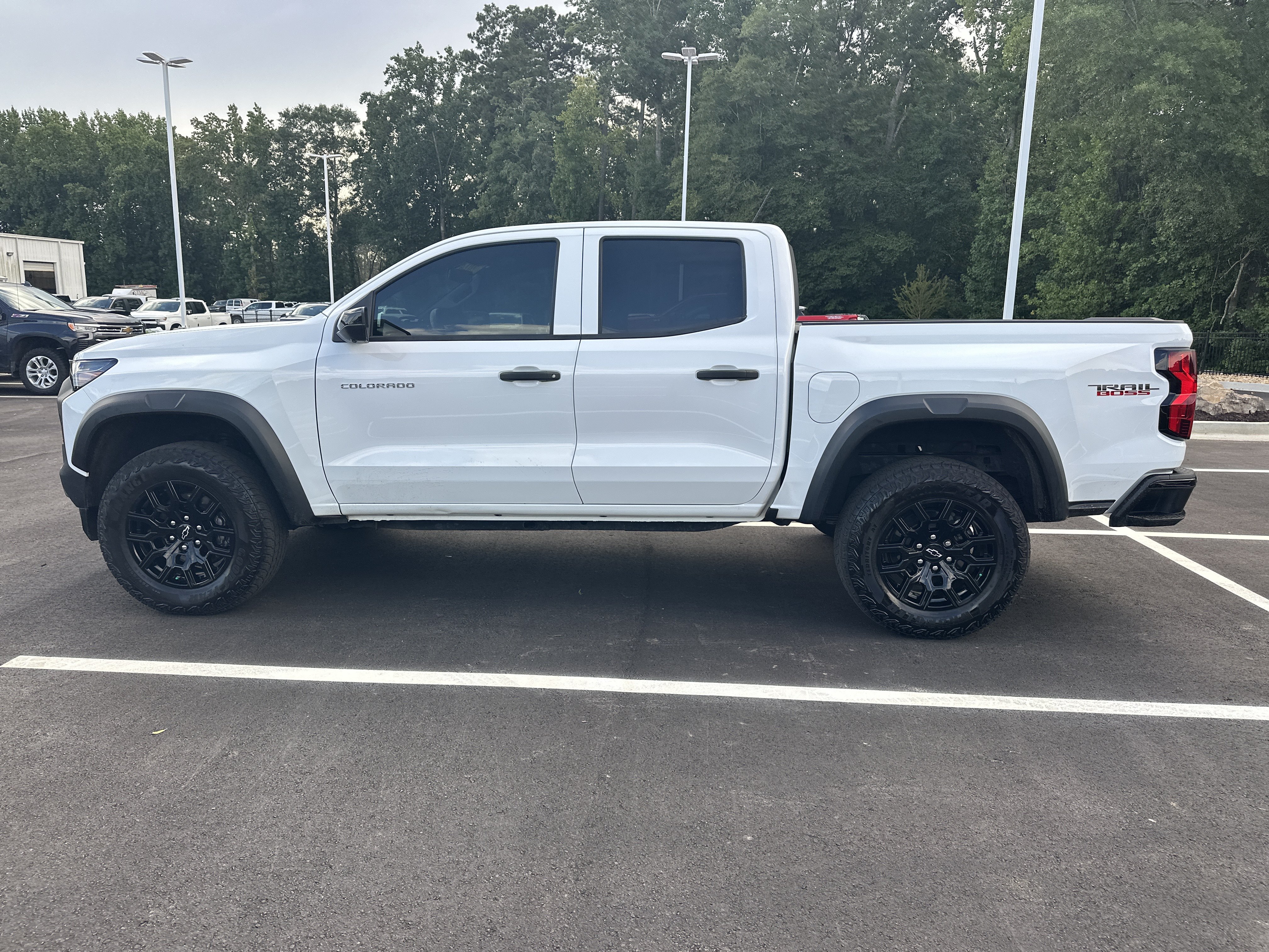 Used 2024 Chevrolet Colorado Trail Boss w/ Technology Package AWD/4WD image 5