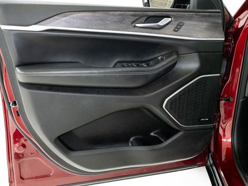 Used 2023 Jeep Grand Cherokee 4WD 4xe image 8