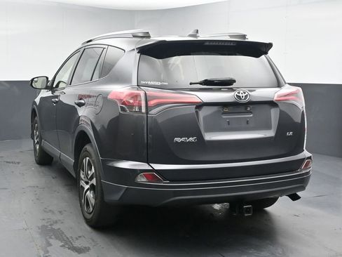Used 2018 Toyota RAV4 LE FWD image 6