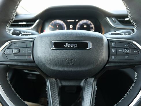 New 2025 Jeep Grand Cherokee Altitude image 17