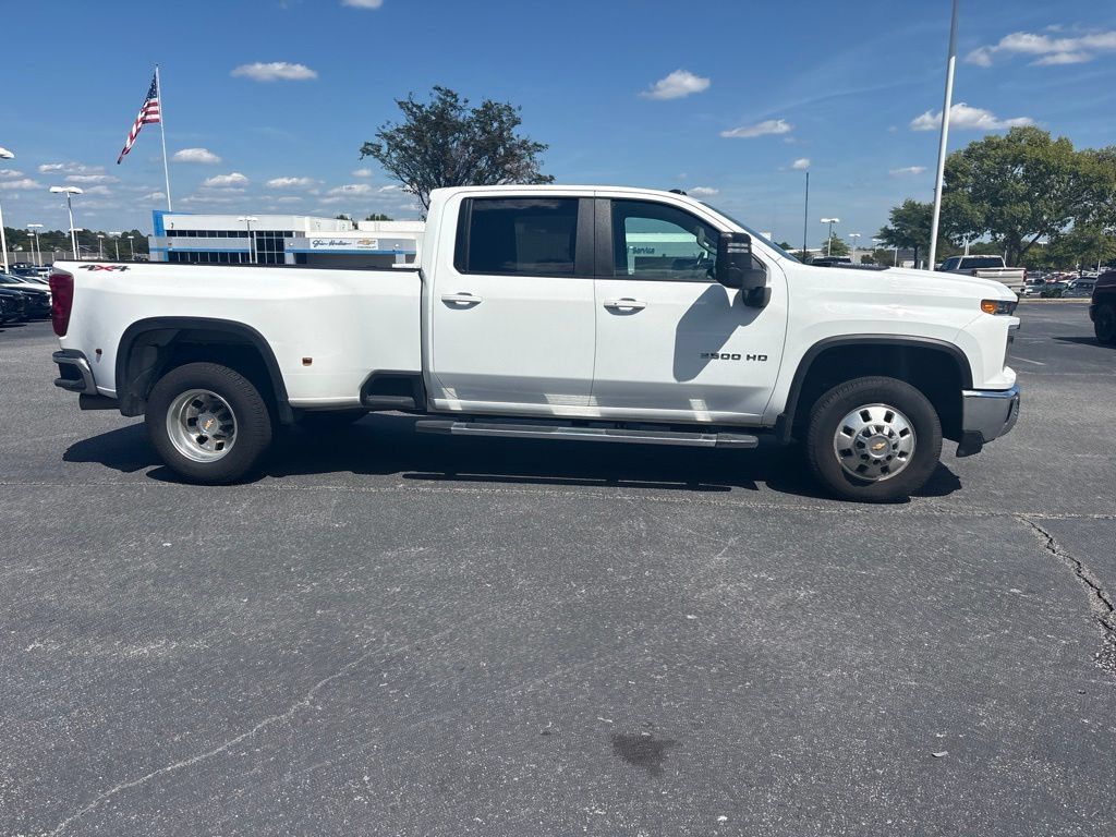 Used 2025 Chevrolet Silverado 3500 LT w/ Safety Package AWD/4WD image 2