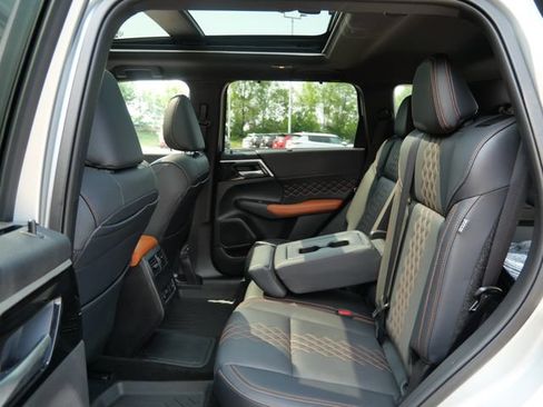 Used 2025 Mitsubishi Outlander SEL AWD/4WD image 11