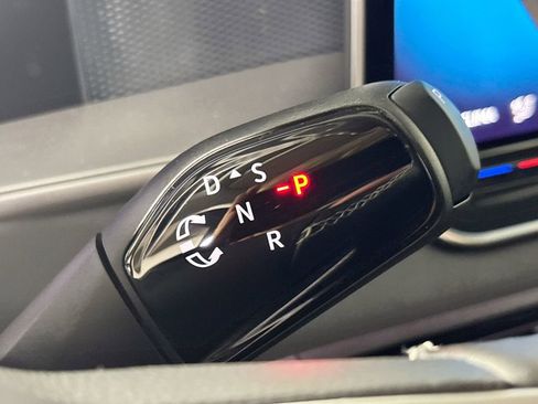 New 2025 Volkswagen Tiguan SE image 17