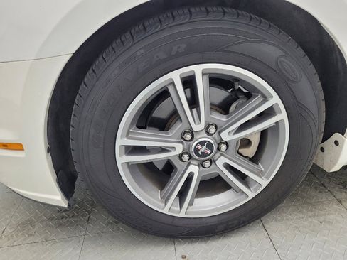 Used 2013 Ford Mustang Premium image 31