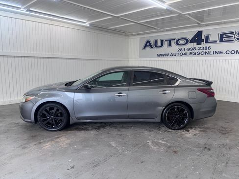Used 2017 Nissan Altima 2.5 SR w/ Midnight Edition Package FWD image 8