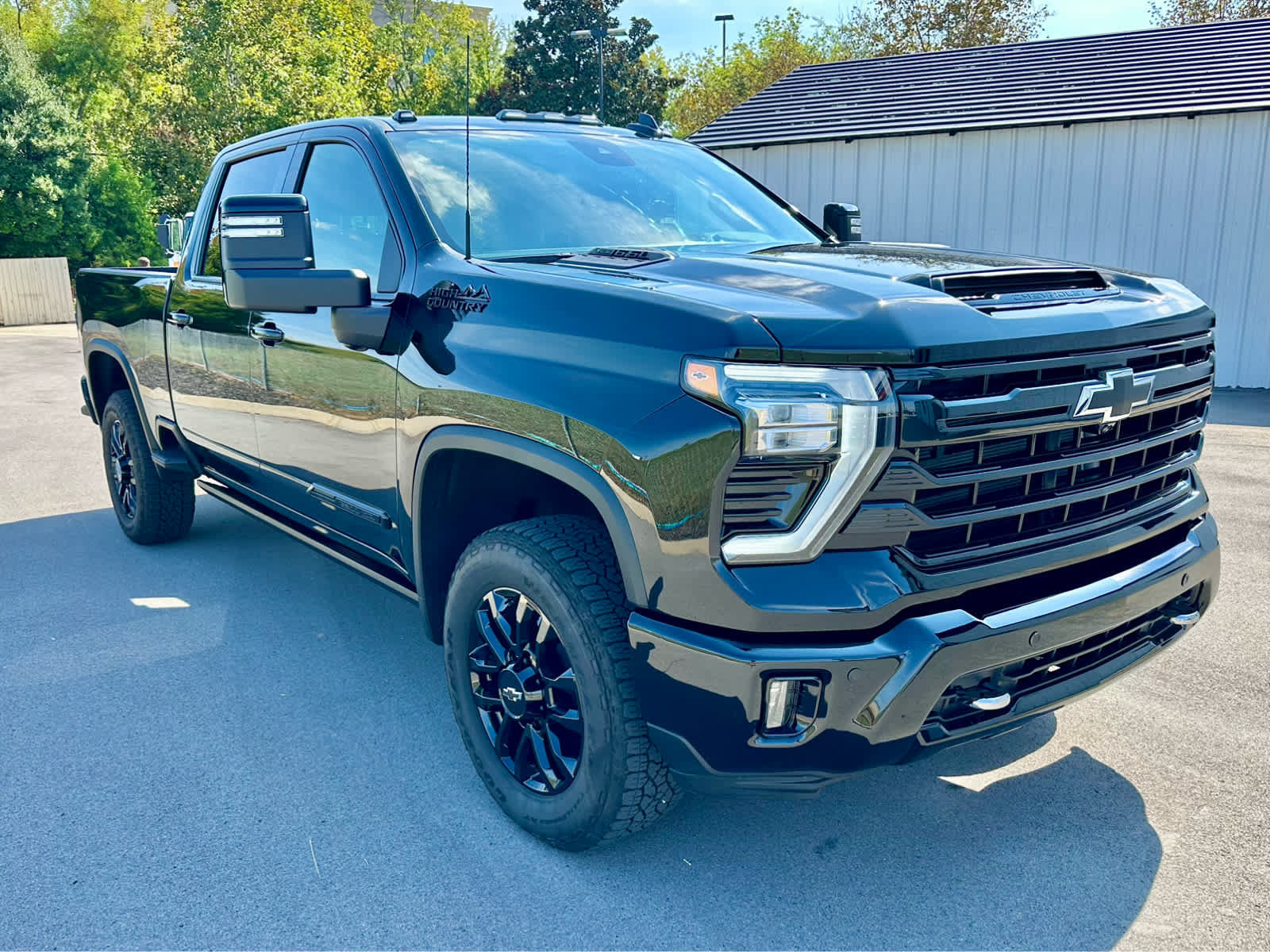 Used 2026 Chevrolet Silverado 2500 High Country w/ Midnight Edition AWD/4WD image 3