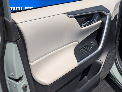 Used 2019 Toyota RAV4 XLE FWD image 15