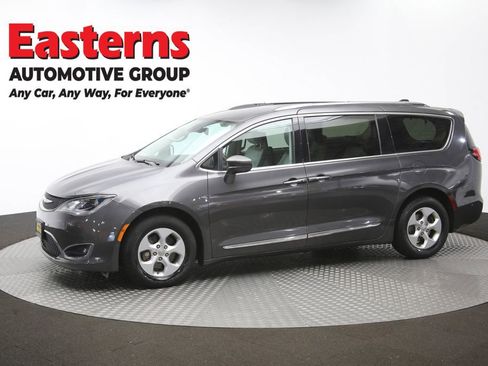 Used 2017 Chrysler Pacifica Touring-L Plus w/ Advanced Safetytec Group FWD image 60