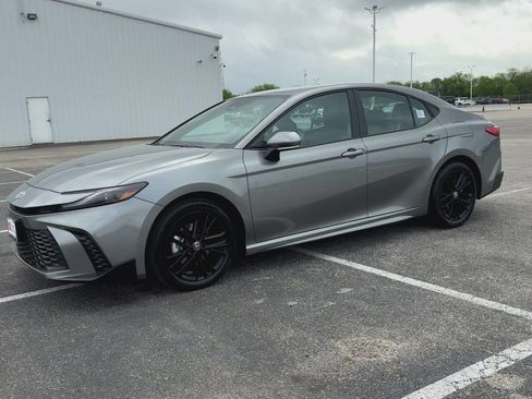 Certified 2026 Toyota Camry SE w/ Convenience Package FWD image 4