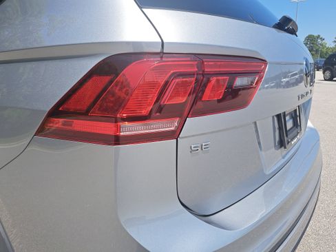 Certified 2023 Volkswagen Tiguan SE R-Line FWD image 32