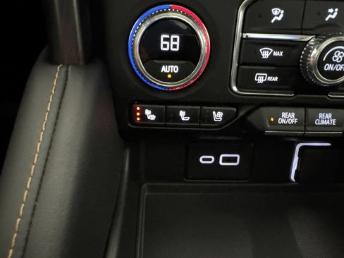 Used 2024 GMC Yukon AT4 w/ Technology Package AWD/4WD image 48