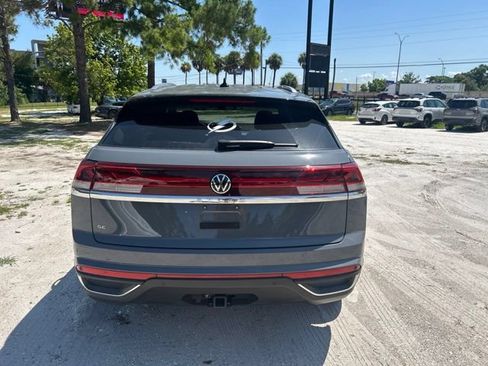 Used 2024 Volkswagen Atlas Cross Sport SE w/ Black Wheel Package FWD image 17