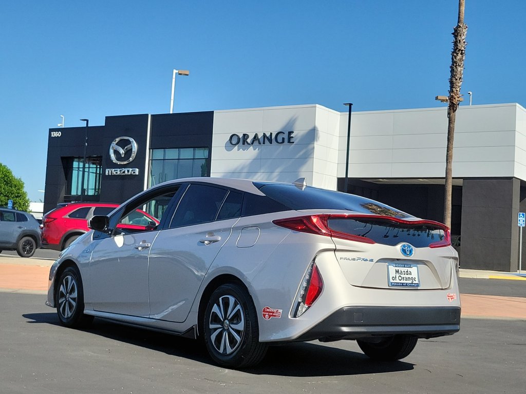 Used 2017 Toyota Prius Prime Plus w/ Preferred Accessory Package FWD image 2