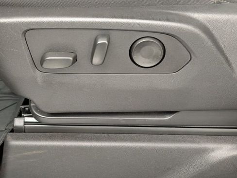 Certified 2025 Chevrolet Silverado 2500 Custom w/ Custom Value Package image 14