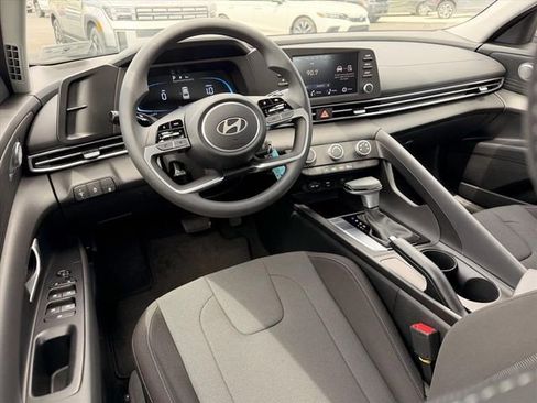 New 2026 Hyundai Elantra SE FWD image 6