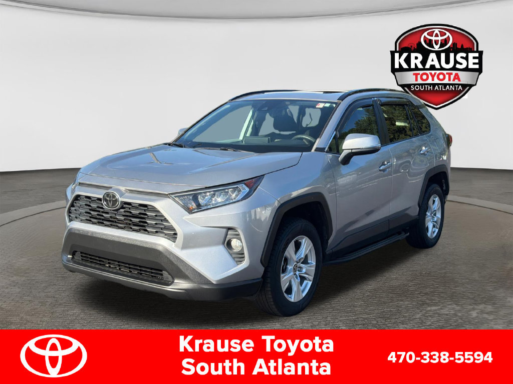 Used 2021 Toyota RAV4 XLE w/ Convenience Package FWD image 3