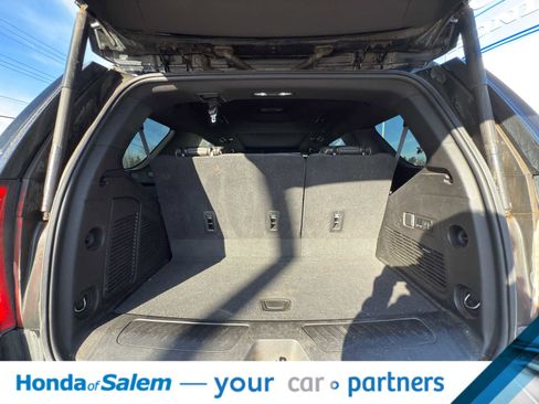 Used 2021 GMC Yukon SLT w/ SLT Premium Package image 24