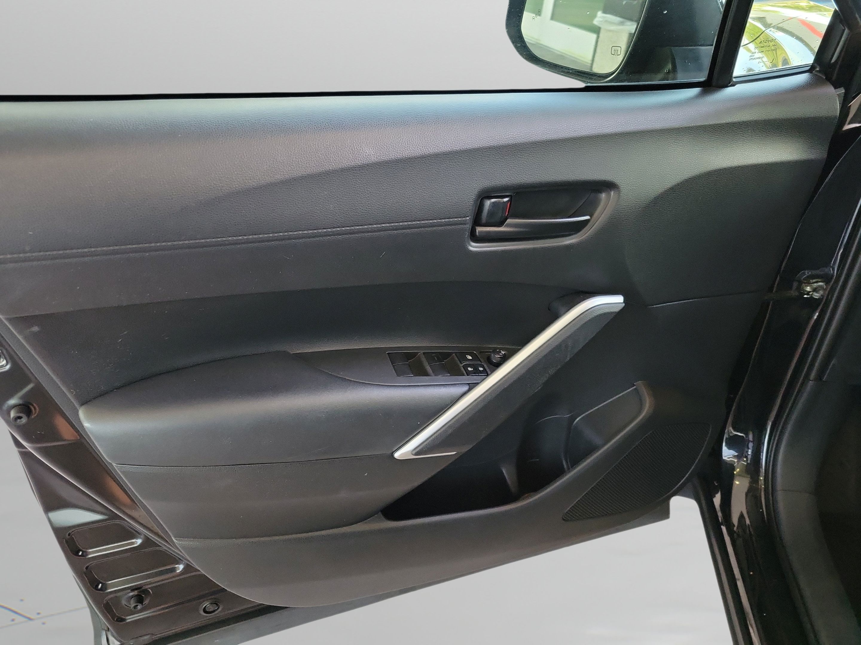 Used 2022 Toyota Corolla Cross LE FWD image 7