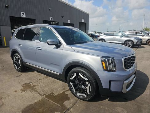 Used 2025 Kia Telluride S FWD image 9