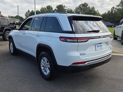 Used 2023 Jeep Grand Cherokee Laredo AWD/4WD image 10