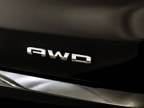 Used 2023 GMC Acadia Denali w/ Black Diamond Edition image 9