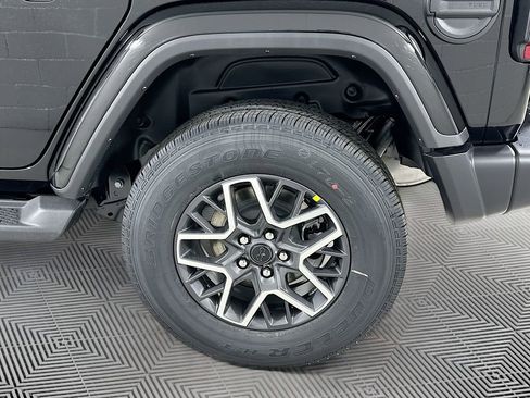 New 2026 Jeep Wrangler Unlimited Sahara AWD/4WD image 17
