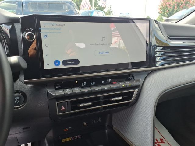 Used 2025 Toyota Camry SE FWD image 17