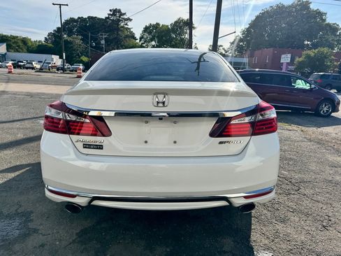 Used 2017 Honda Accord Sport image 8