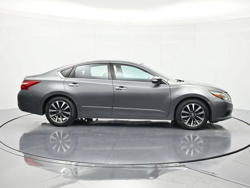 Used 2016 Nissan Altima 2.5 SL w/ 2.5 Technology w/LED Package FWD image 4