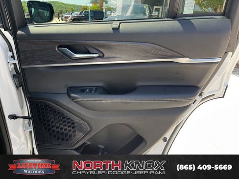 Used 2025 Jeep Grand Cherokee Limited w/ Luxury Tech Group II image 24