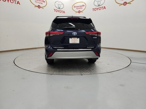 Used 2020 Toyota Highlander Platinum image 7