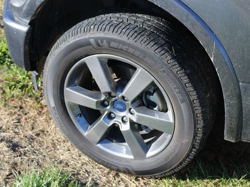 Used 2017 Ford F150 Lariat image 4