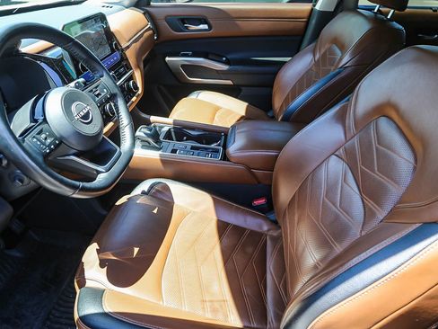 Used 2023 Nissan Pathfinder Platinum FWD image 5