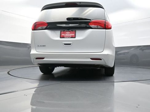 Used 2023 Chrysler Voyager LX image 36