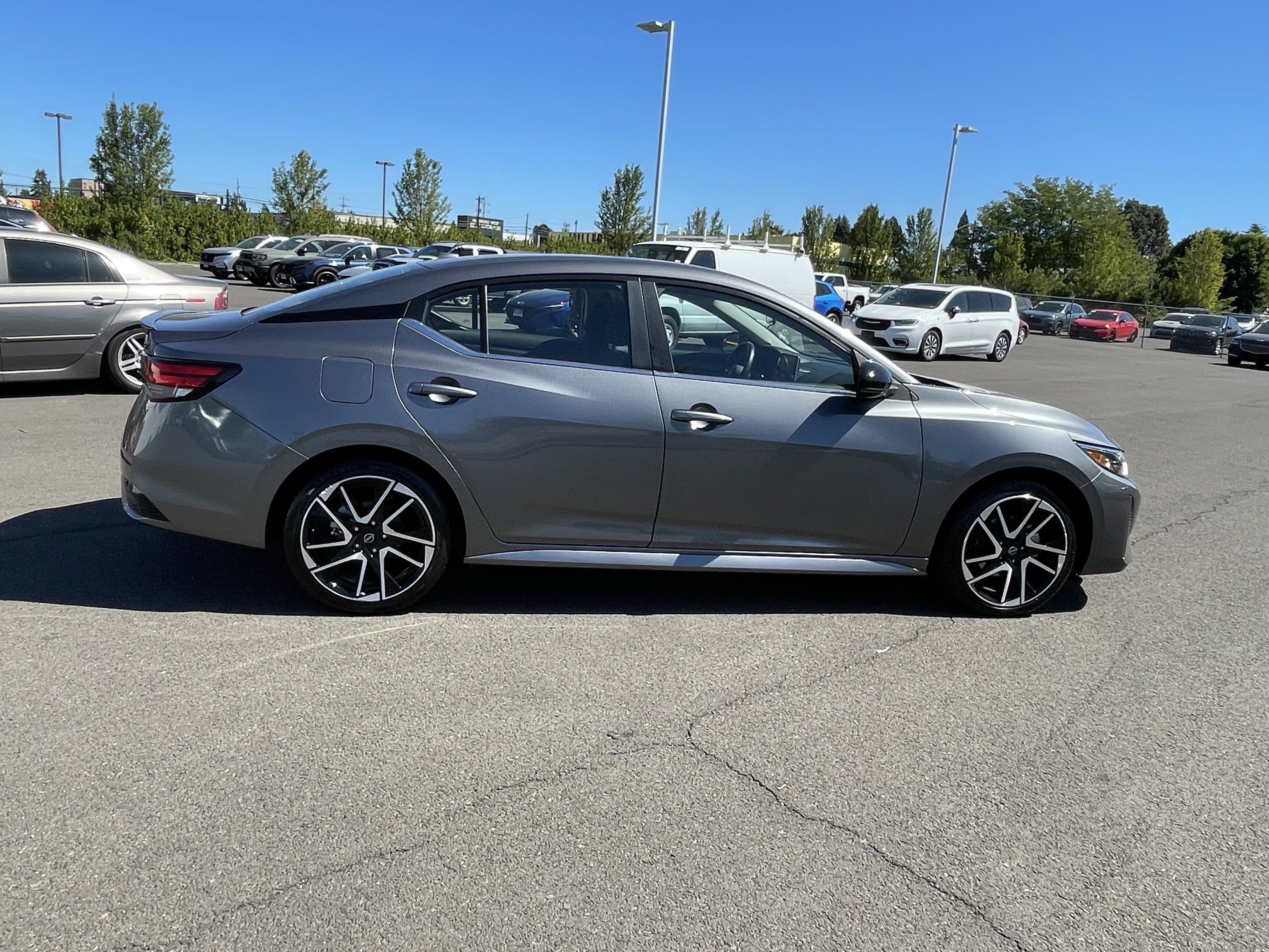 Used 2025 Nissan Sentra SR FWD image 6