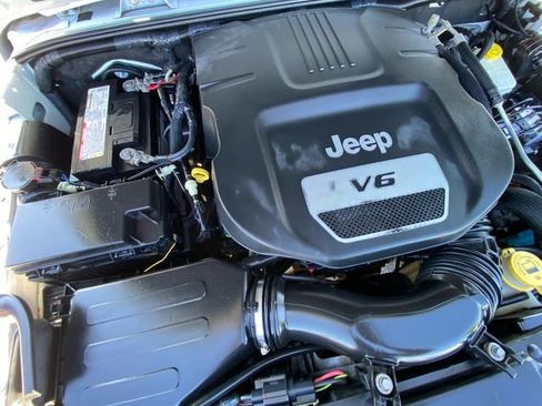 Used 2015 Jeep Wrangler Sahara w/ Connectivity Group AWD/4WD image 26