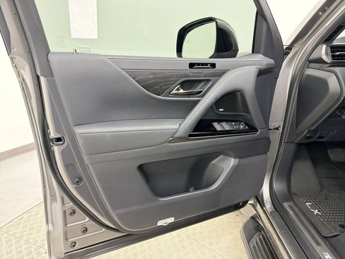 Certified 2025 Lexus LX 600 4WD w/ Luxury Package image 23