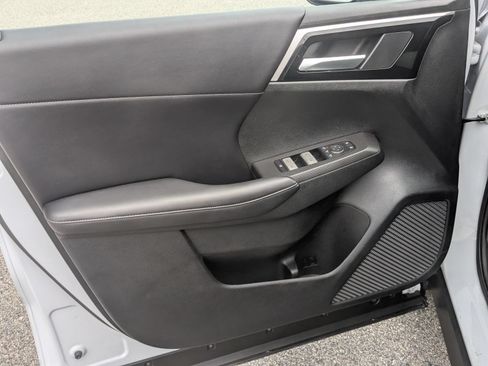 Used 2024 Mitsubishi Outlander SE Black Edition FWD image 11
