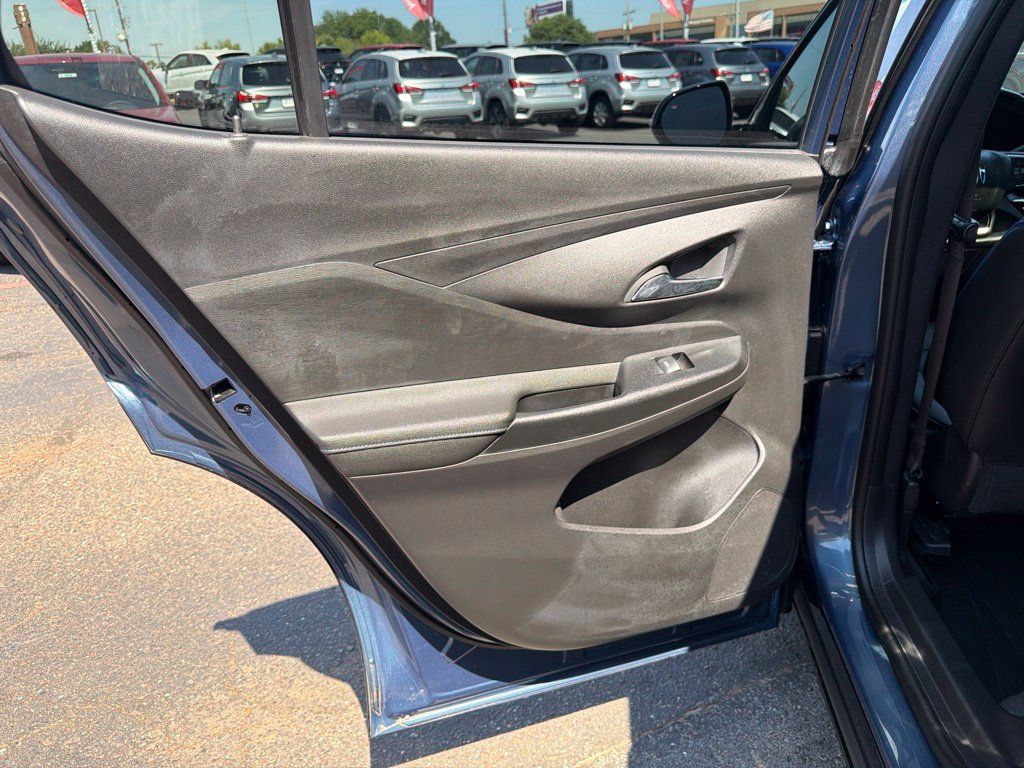 Used 2025 Buick Envista Sport Touring w/ Convenience I Package FWD image 35