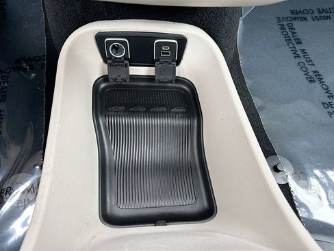 Used 2021 Chrysler Pacifica Touring-L w/ Premium & Safety Sphere Group FWD image 30